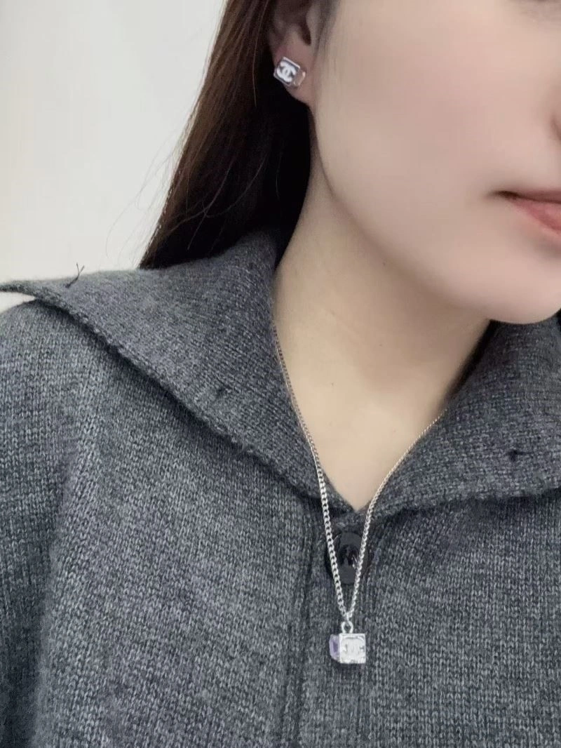 Chanel Earrings Breathable 225304