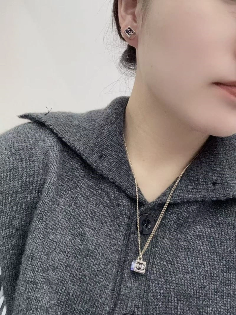 Chanel Earrings Breathable 225304