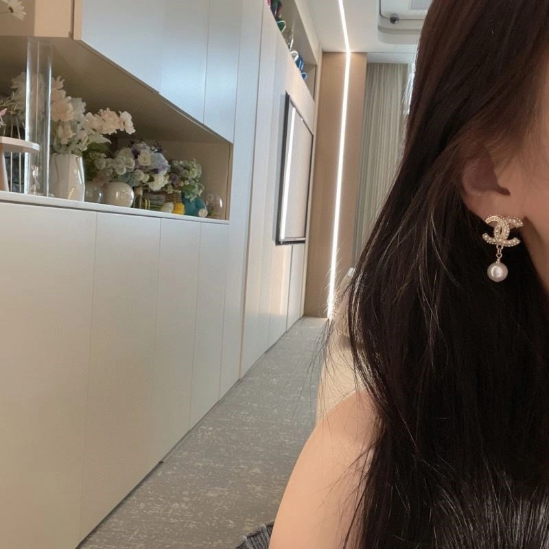 Chic Chanel Earrings 225293