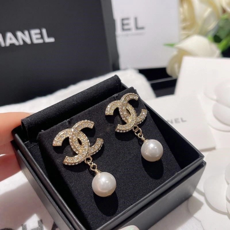 Chic Chanel Earrings 225293