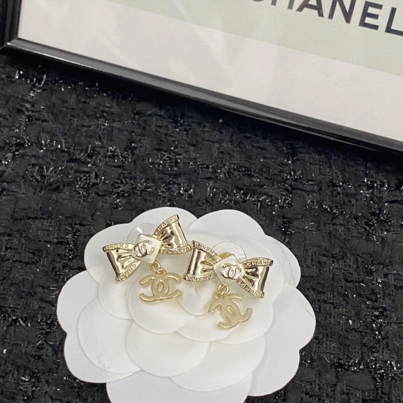 Chanel Earrings Snug 225279