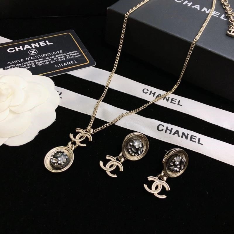 Compact Chanel Earrings 225288