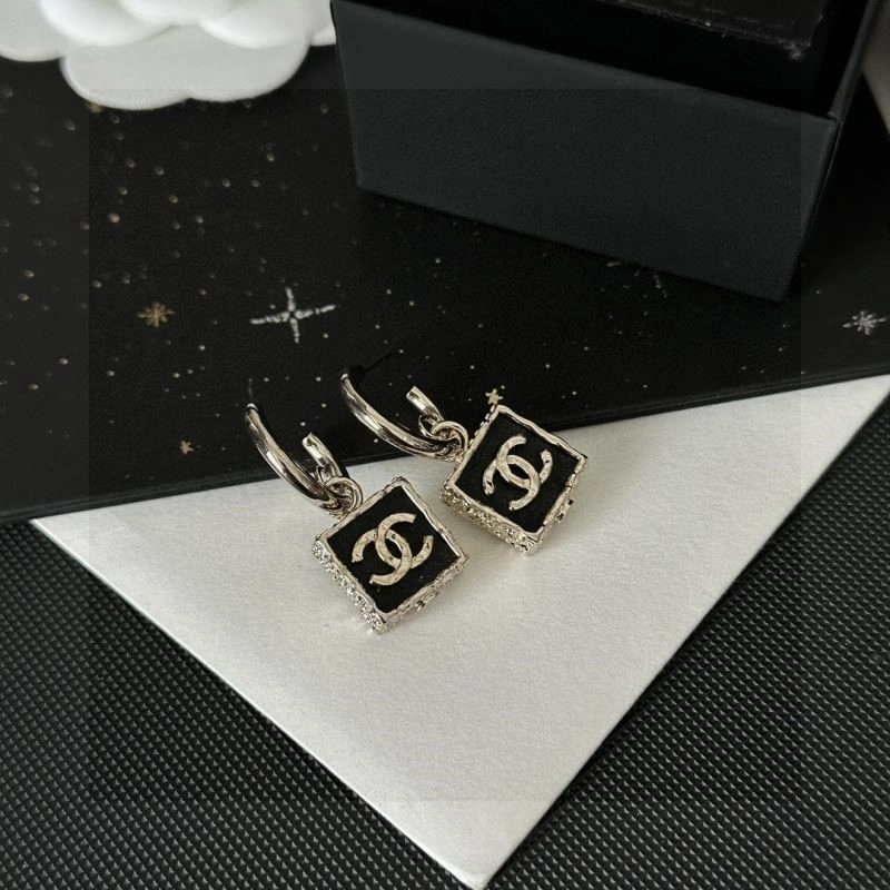 Lightweight Chanel Earrings 225319