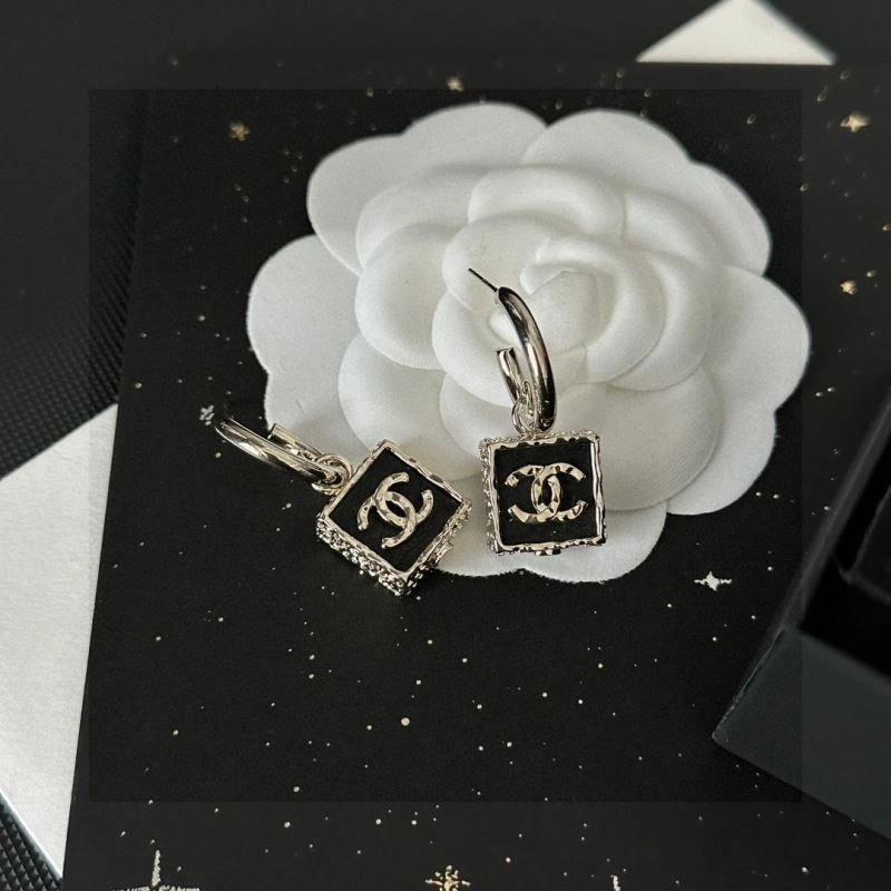 Lightweight Chanel Earrings 225319