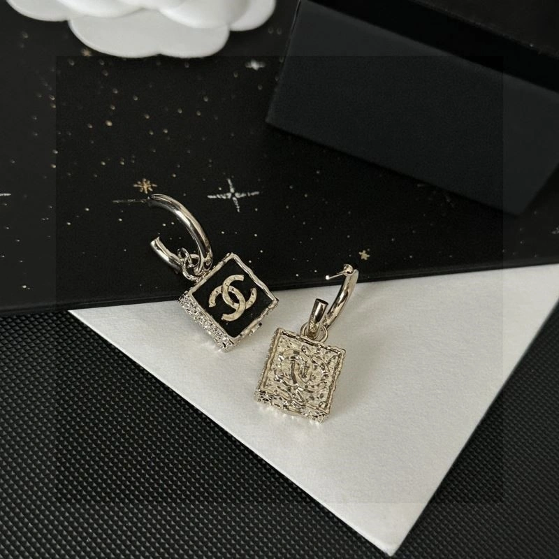 Lightweight Chanel Earrings 225319