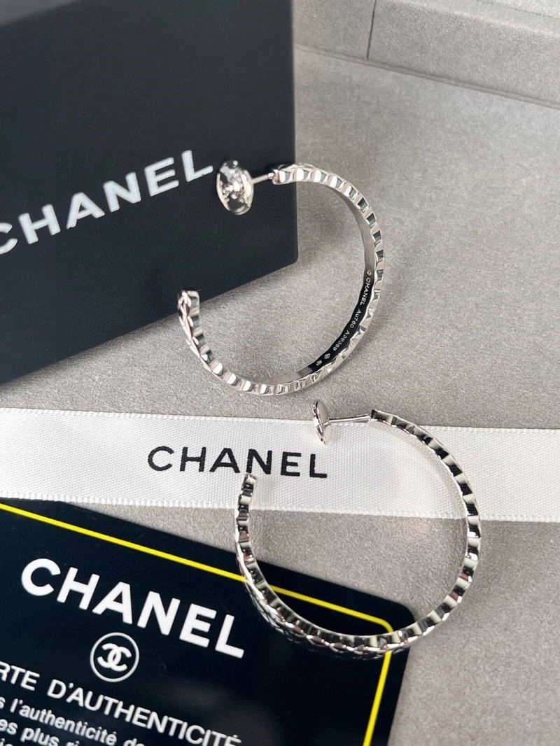Chanel Earrings Snug 225308