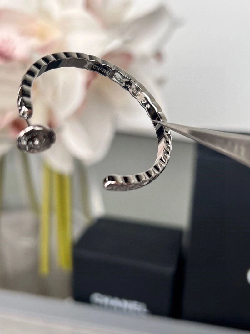 Chanel Earrings Snug 225308