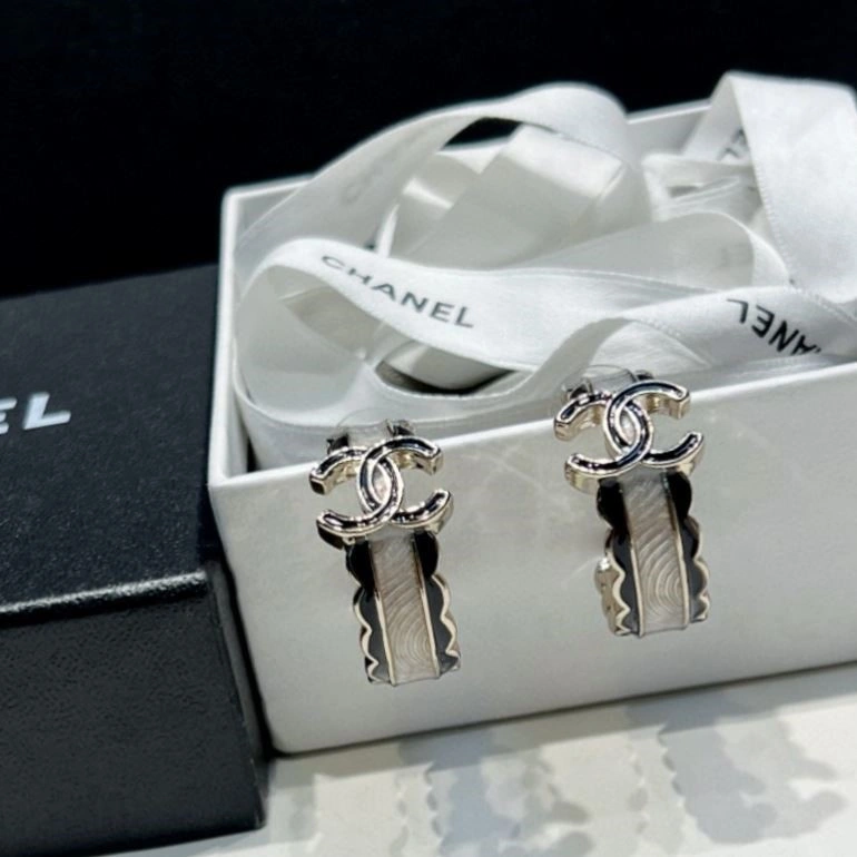 Chanel Earrings Sophisticated 225258