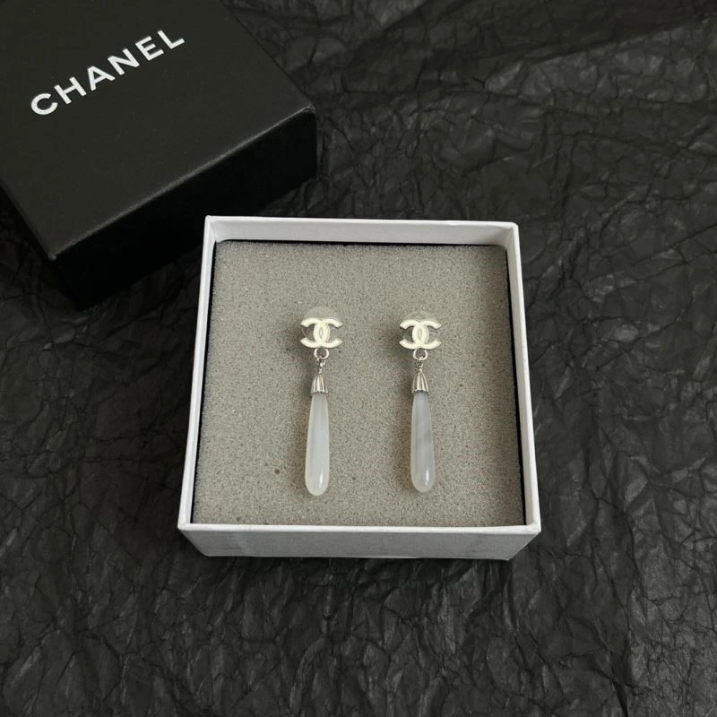 HighPerformance Chanel Earrings 225192