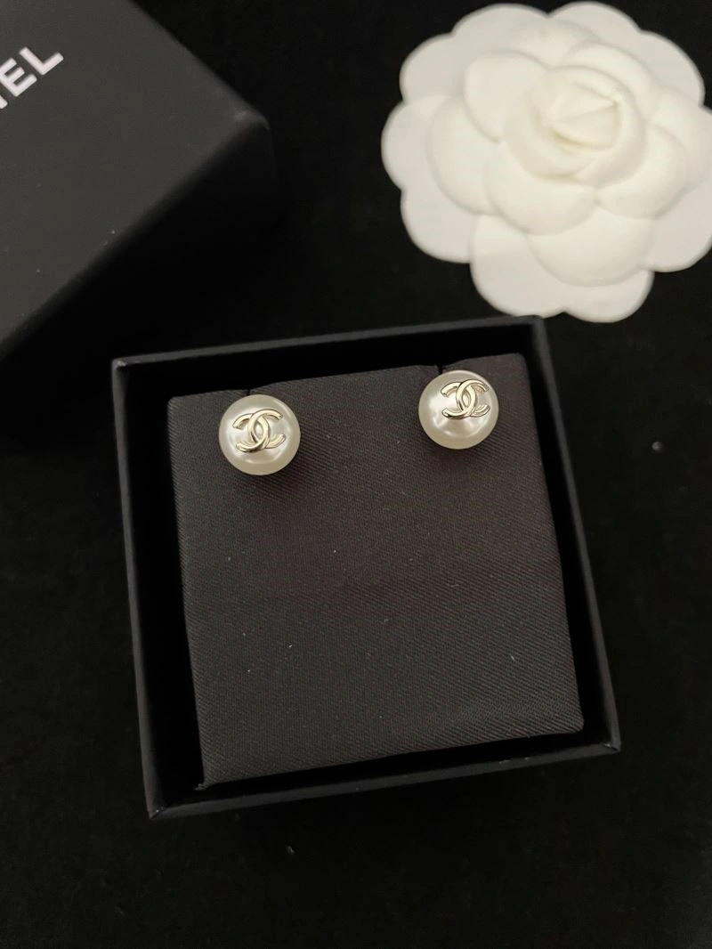 Comfortable Chanel Earrings 225250