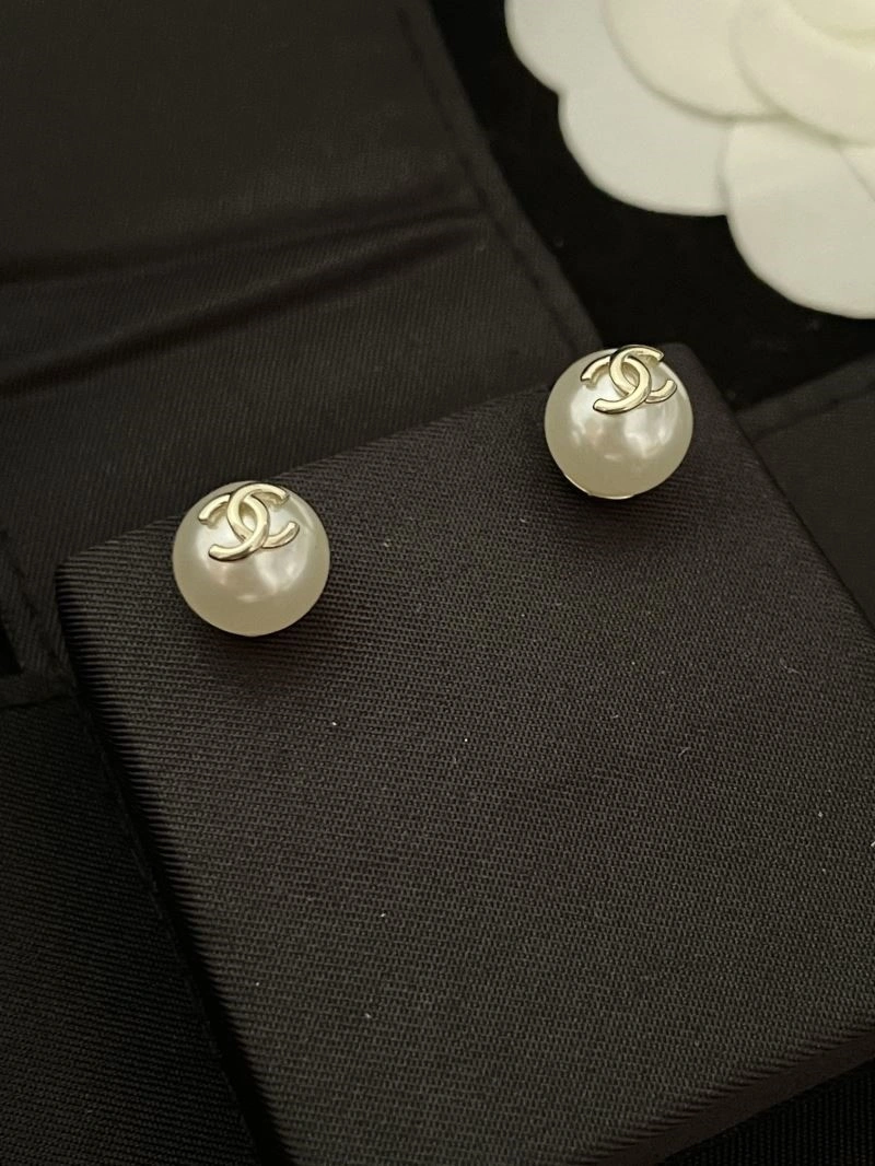 Comfortable Chanel Earrings 225250