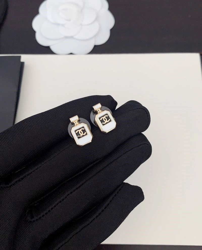 Trendsetting Chanel Earrings 225164