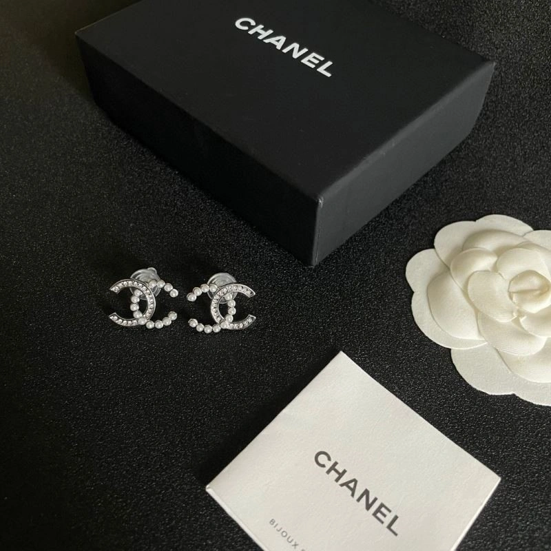 Effortless Chanel Earrings 225151