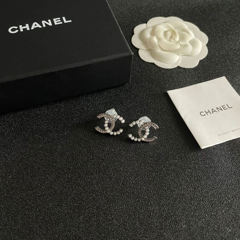 Effortless Chanel Earrings 225151
