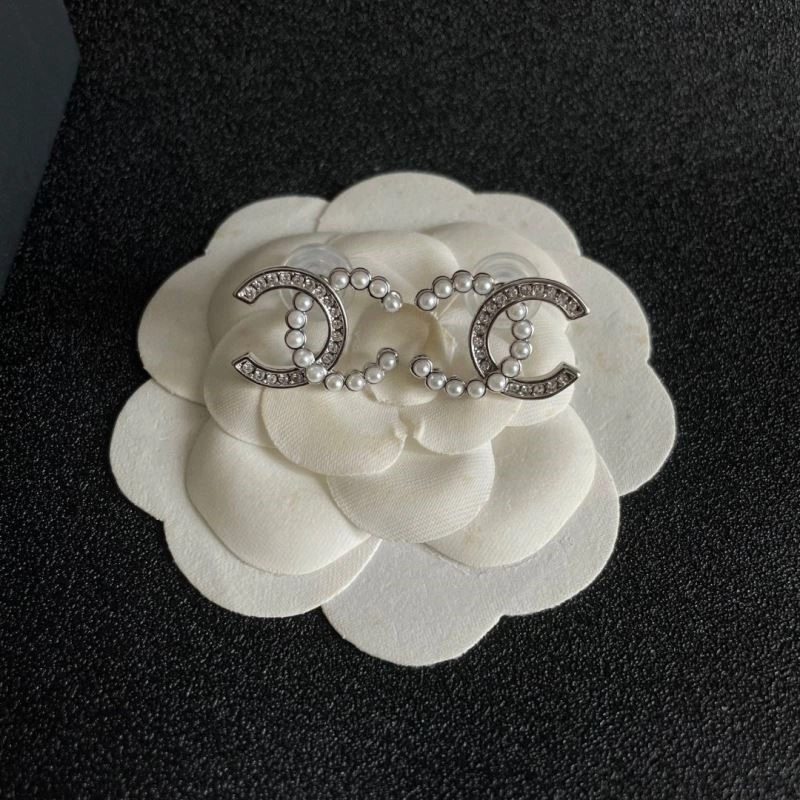 Effortless Chanel Earrings 225151