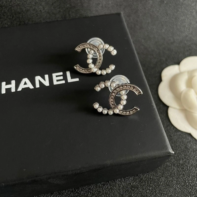 Effortless Chanel Earrings 225151
