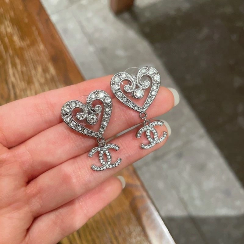 Snug Chanel Earrings 225149