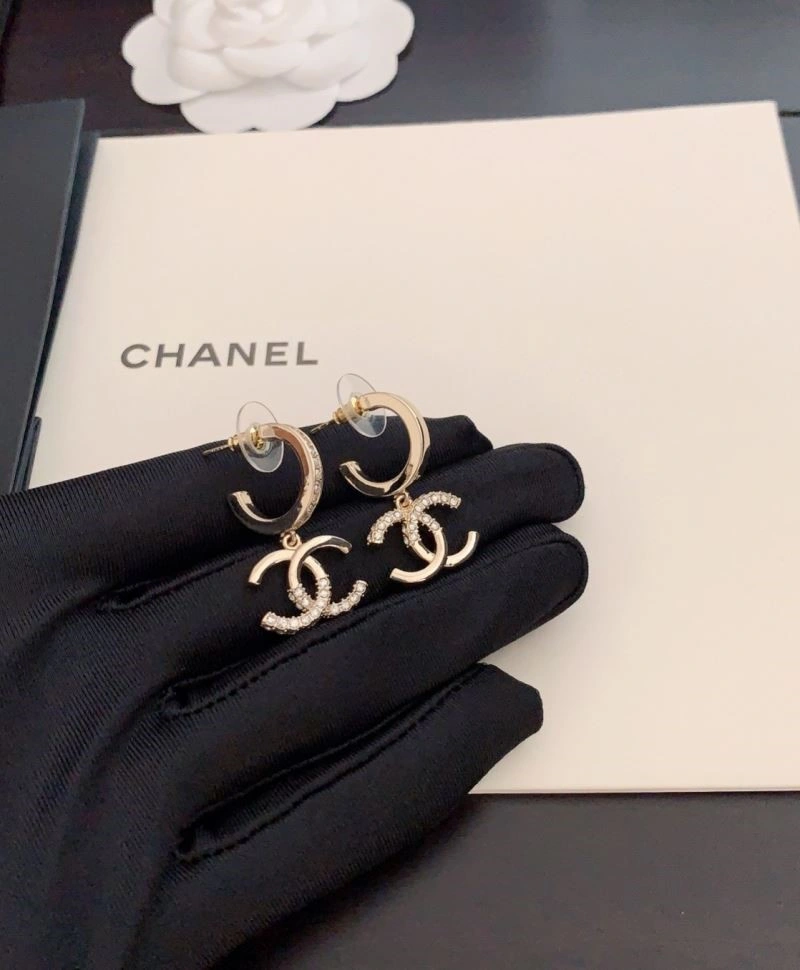 Lightweight Chanel Earrings 225142