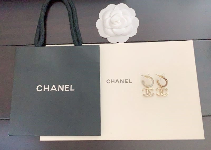 Lightweight Chanel Earrings 225142