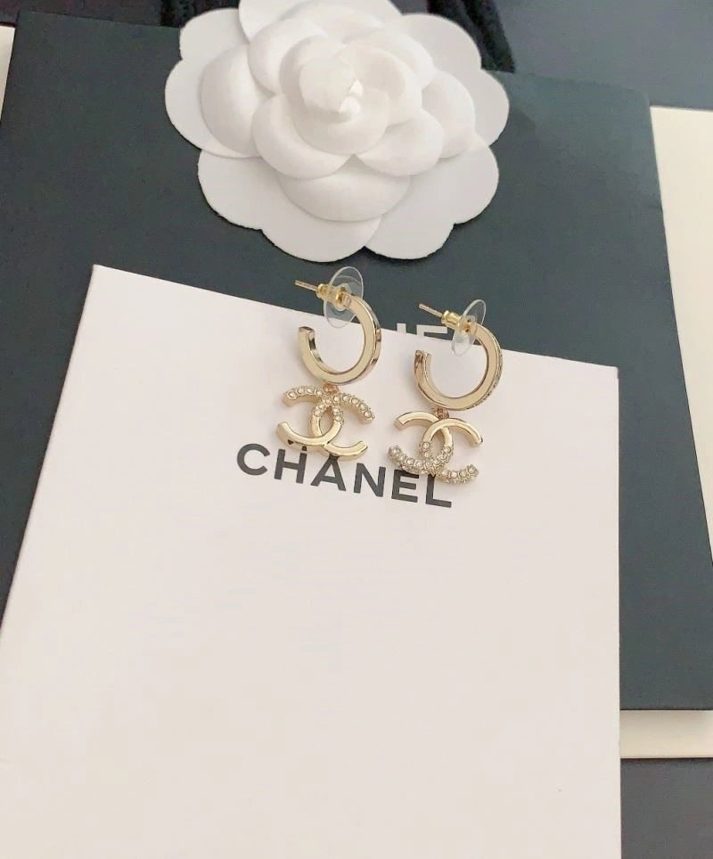 Lightweight Chanel Earrings 225142