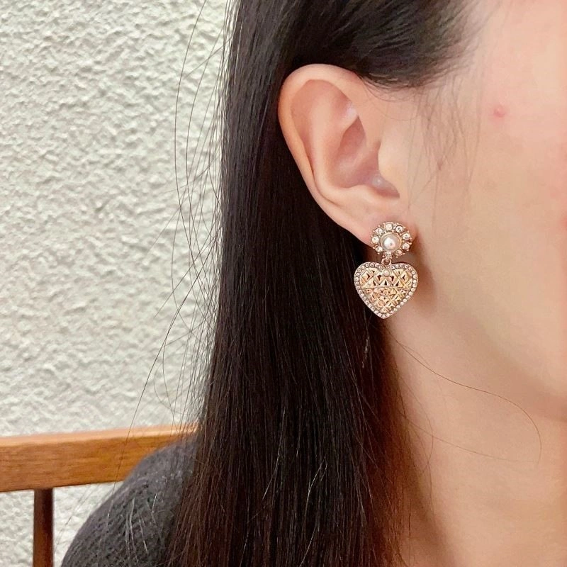Sustainable Chanel Earrings 225141