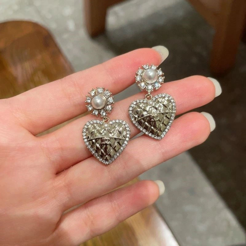 Sustainable Chanel Earrings 225141