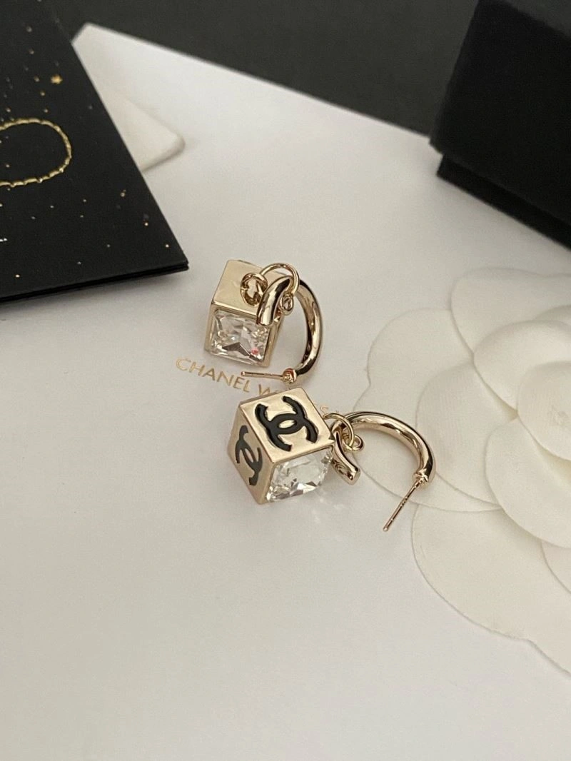 Minimalist Chanel Earrings 225092