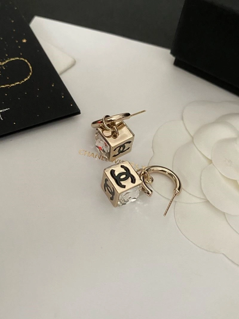 Minimalist Chanel Earrings 225092