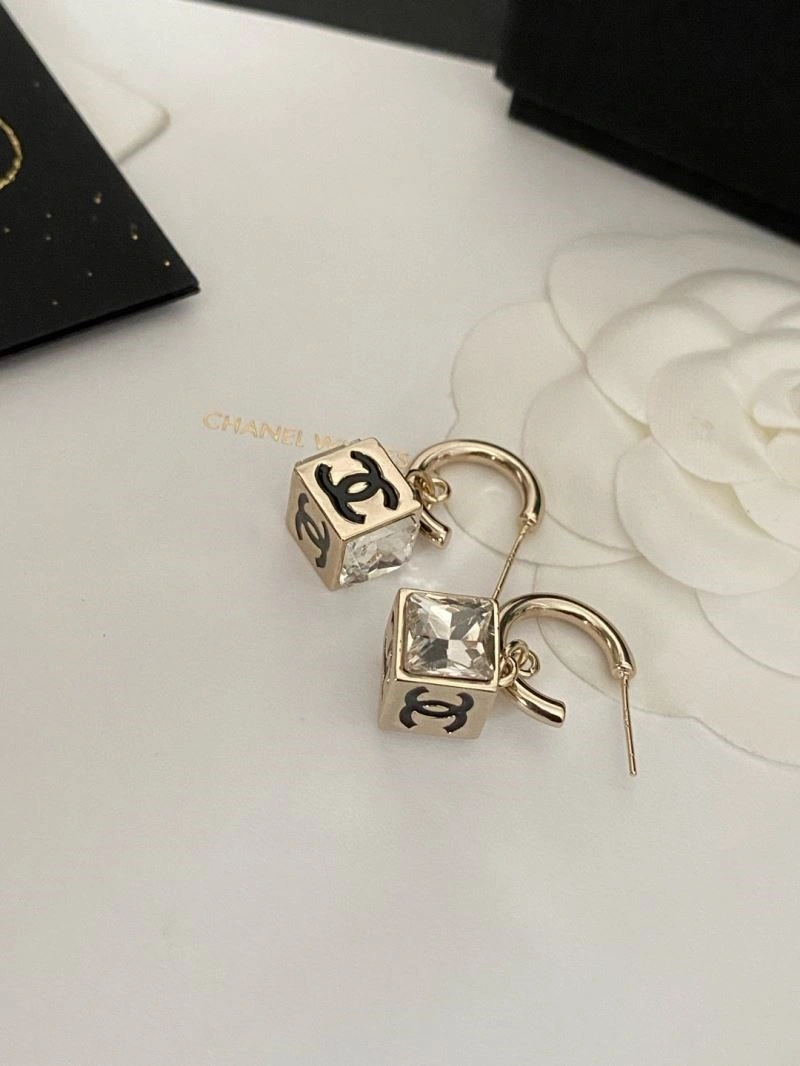 Minimalist Chanel Earrings 225092