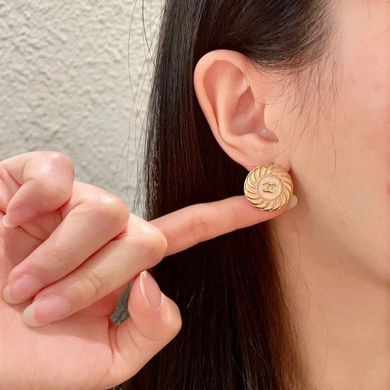 Chanel Earrings Versatile 225084