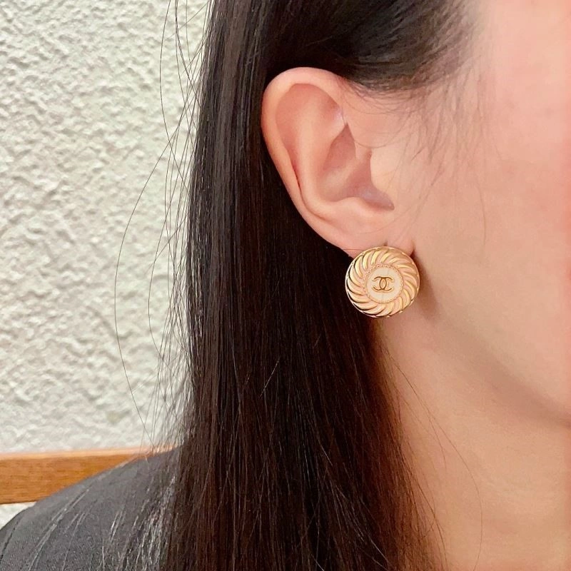 Chanel Earrings Versatile 225084