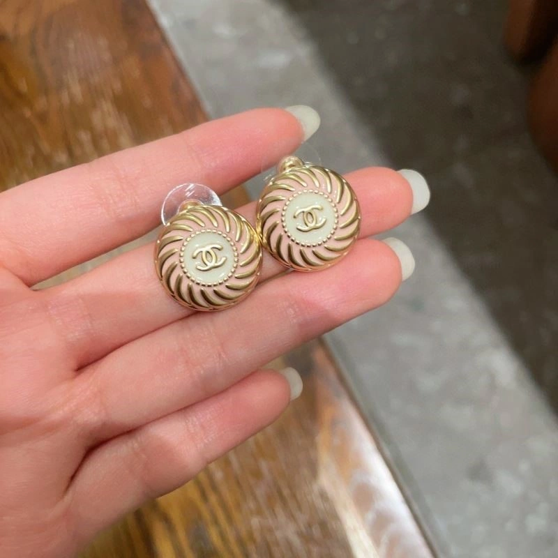 Chanel Earrings Versatile 225084