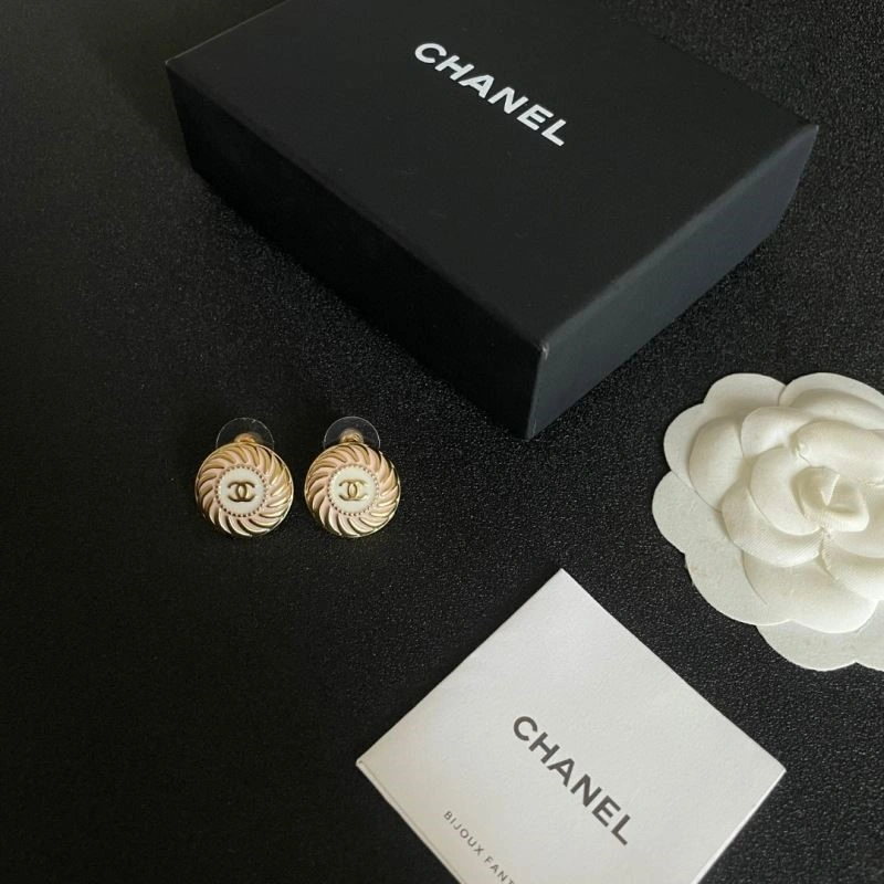 Chanel Earrings Versatile 225084