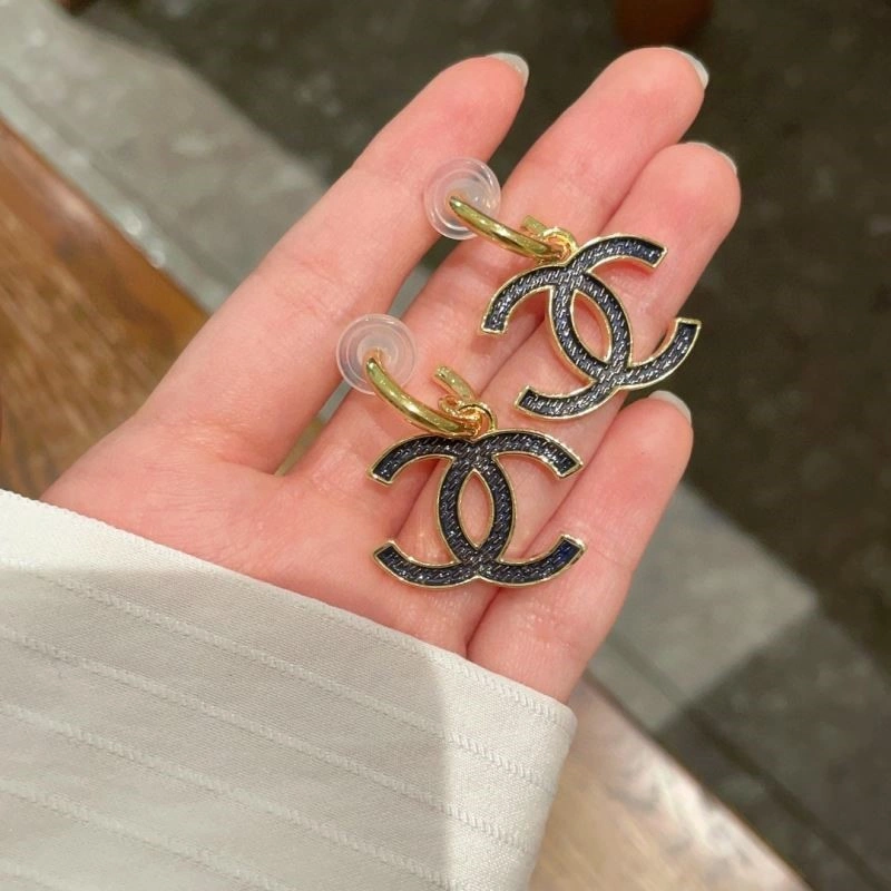 Sophisticated Chanel Earrings 225088