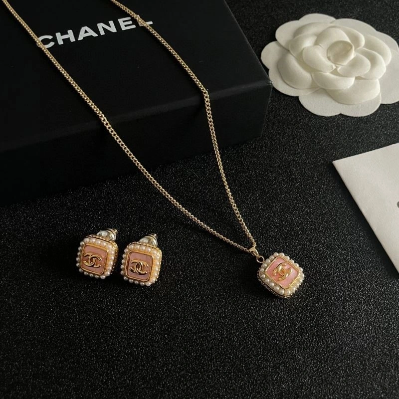 Stretchable Chanel Earrings 225103