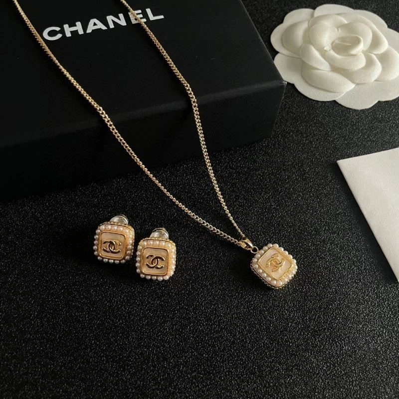 Refined Chanel Earrings 225187