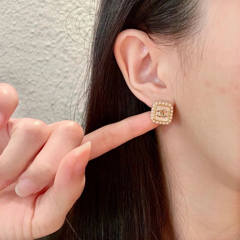 Refined Chanel Earrings 225187