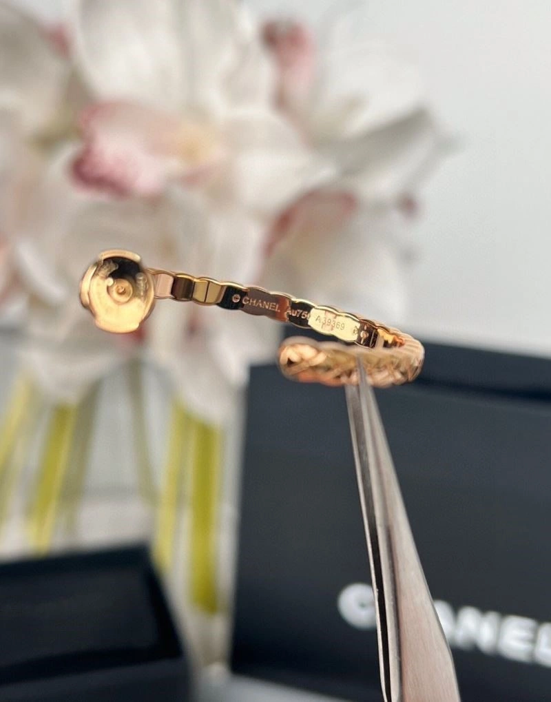 Chanel Earrings Snug 225080
