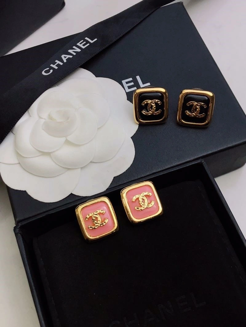 Chanel Earrings Compact 225056