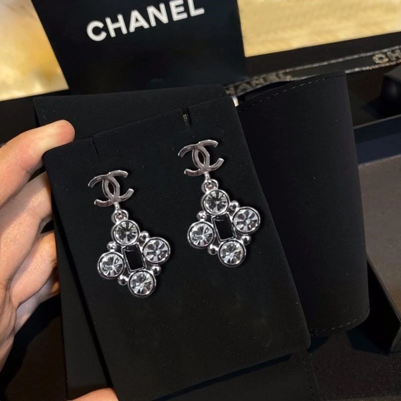Chanel Earrings Stylish 225060