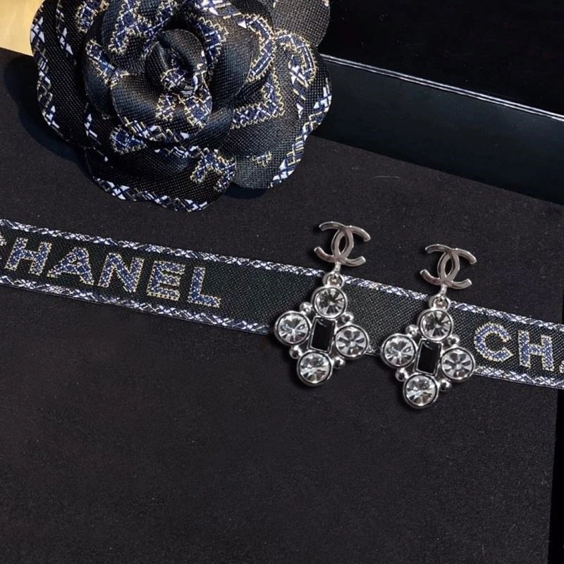 Chanel Earrings Stylish 225060
