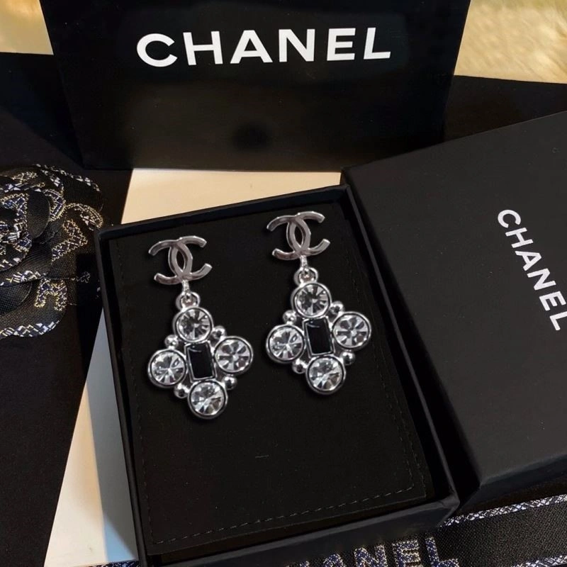 Chanel Earrings Stylish 225060
