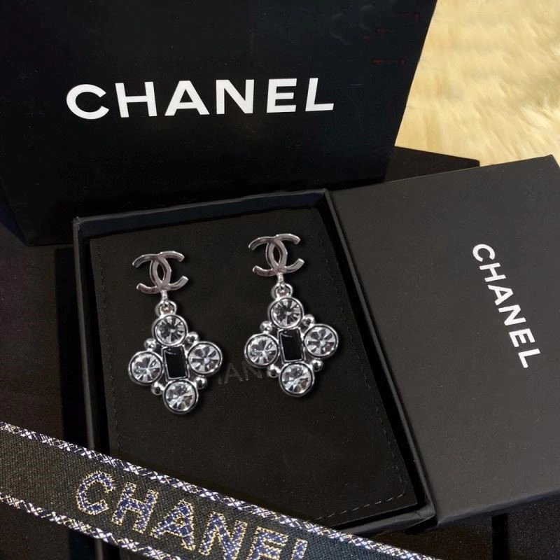 Chanel Earrings Stylish 225060