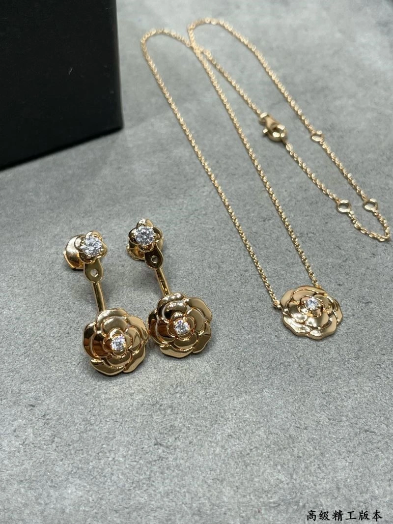 Chanel Earrings Fashionable 225052