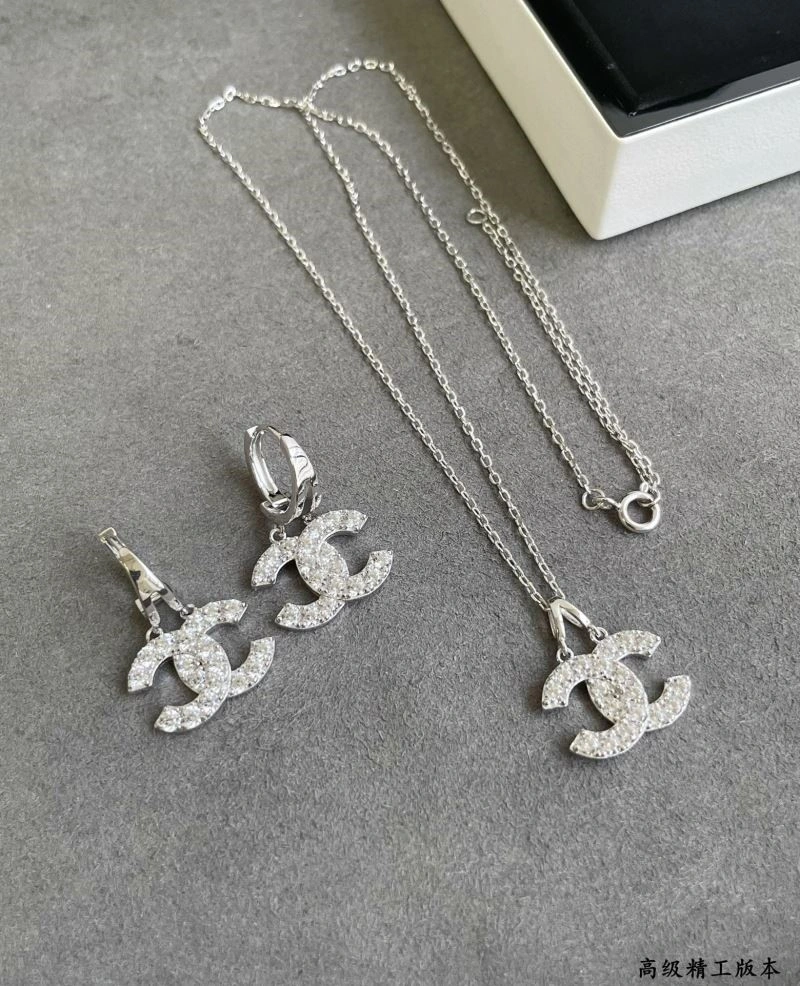 Chanel Earrings Comfortable 225058