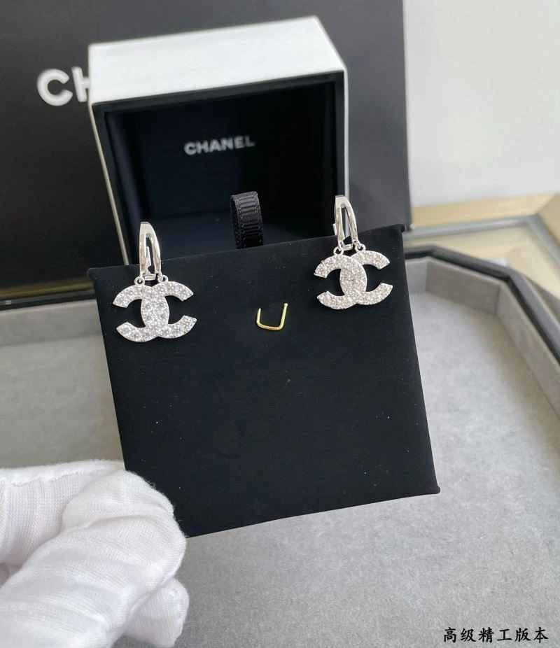 Chanel Earrings Comfortable 225058