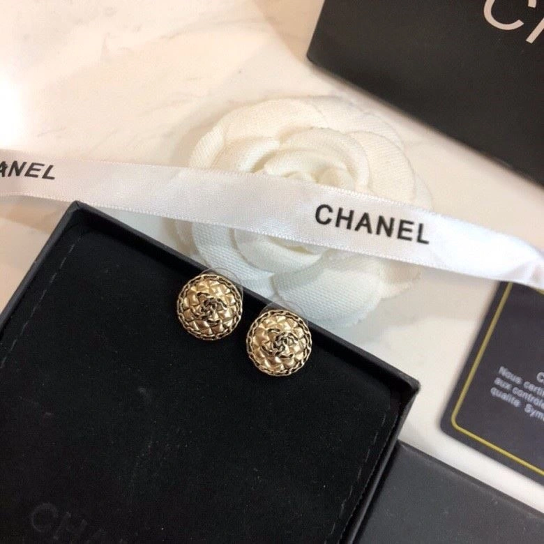 Chanel Earrings EyeCatching 225041