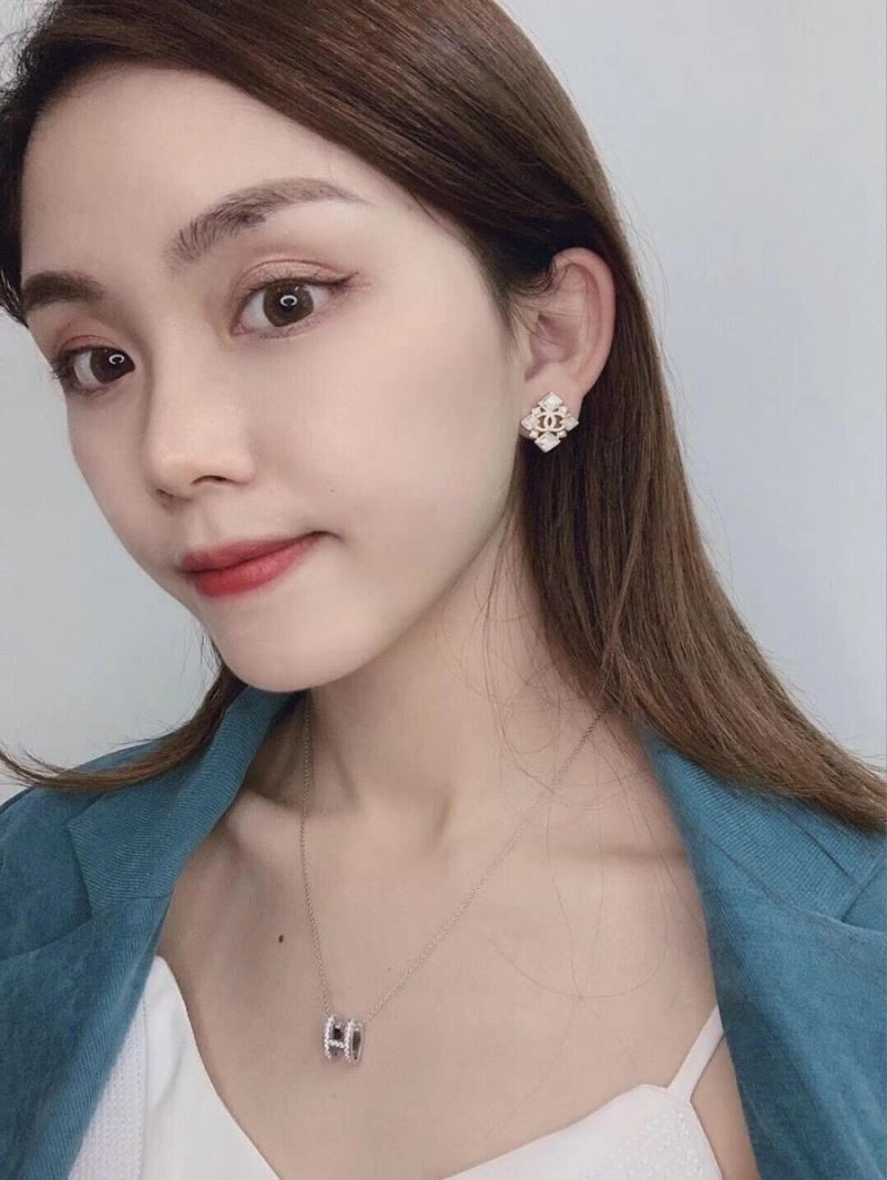 Chanel Earrings Casual 225025