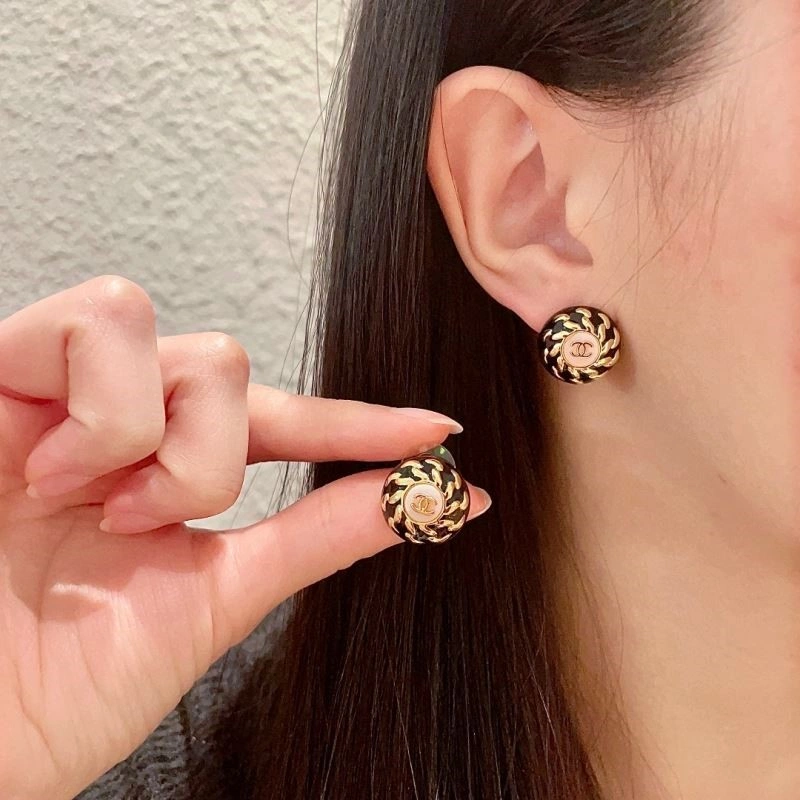 Chanel Earrings SmoothTexture 225031