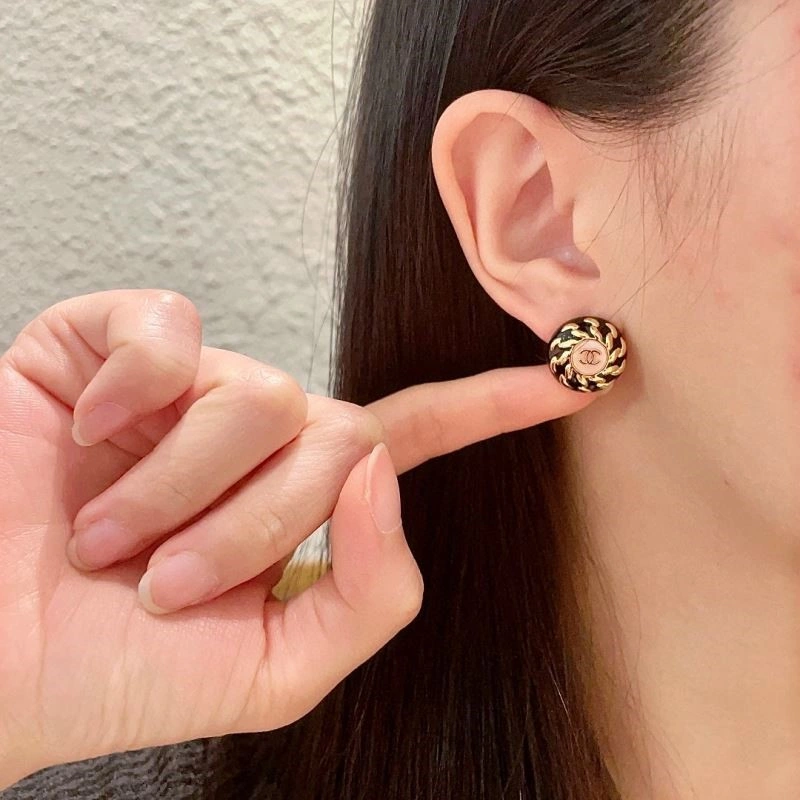 Chanel Earrings SmoothTexture 225031